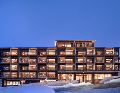 外観（冬季）正面夜