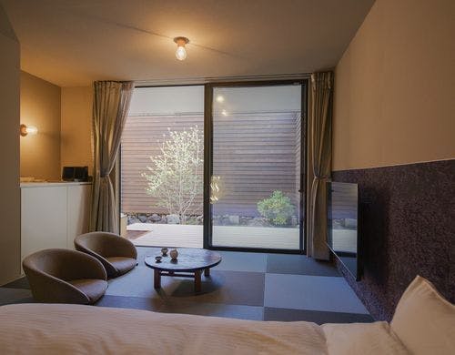 room1　源泉かけ流し露天風呂付客室。