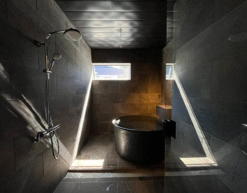 room4温泉風呂付ブラックスイート４８平米