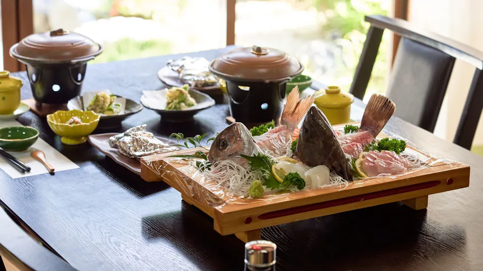 Wakasa Kajitsu: An Inn to Enjoy the Sea, Cuisine, and Culture of Miketsukuni Wakasa