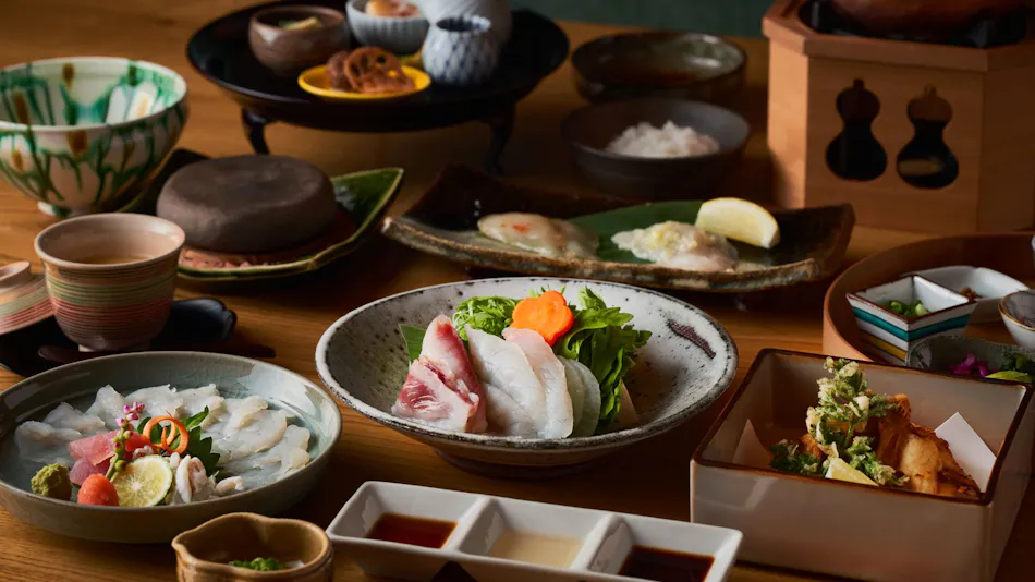 Wakasa Kajitsu: An Inn to Enjoy the Sea, Cuisine, and Culture of Miketsukuni Wakasa