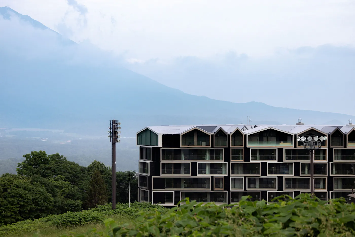 MUWA NISEKO：羊蹄山を望むホテルの外観