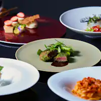 รูฟท็อปมื้อกลางวันและมื้อค่ำ