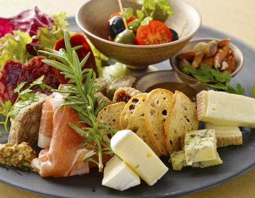 インルームダイニング「前菜の盛り合わせ」