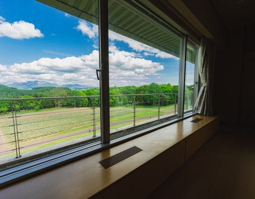 ツインベッドルームと和室10畳が独立