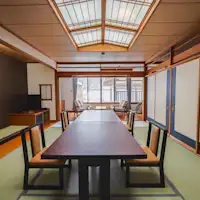 พื้นที่รับประทานอาหารของห้องสวีทสไตล์ญี่ปุ่น