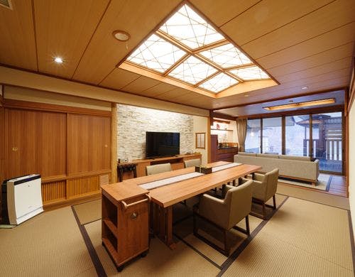 プレミアムルームのダイニングエリア