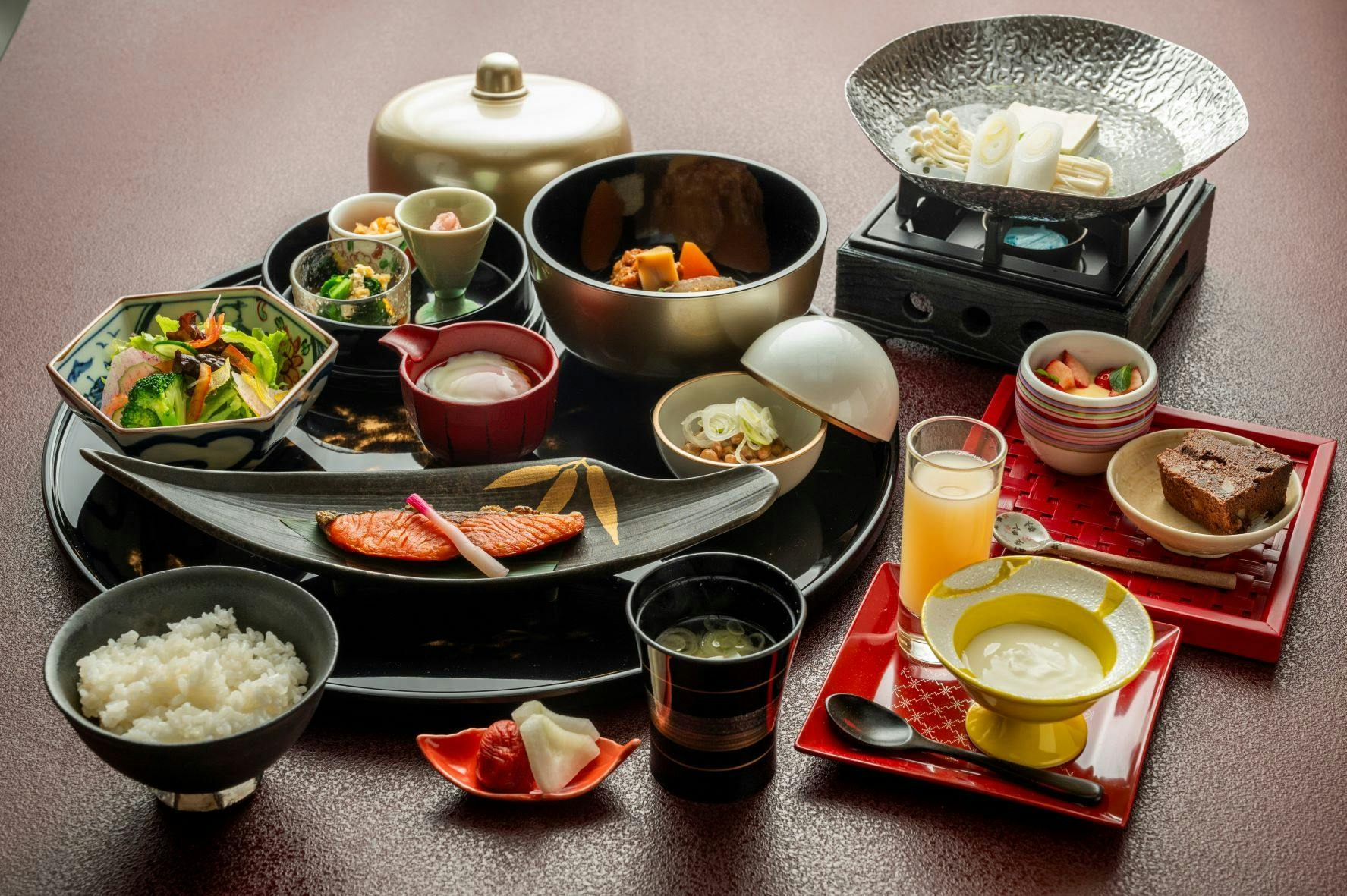 朝食の和定食はお部屋でどうぞ