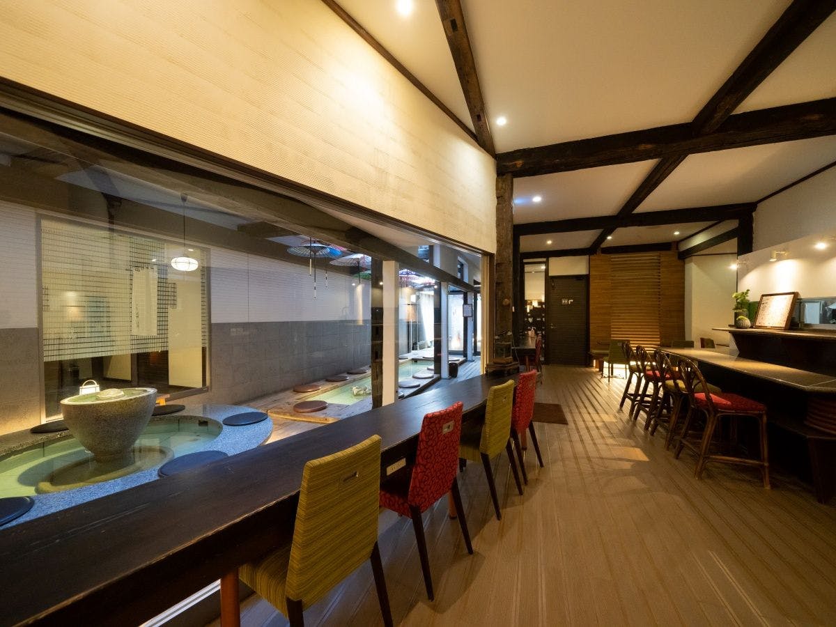 ร้านคาเฟ่ออนเซ็นเท้าในร้าน