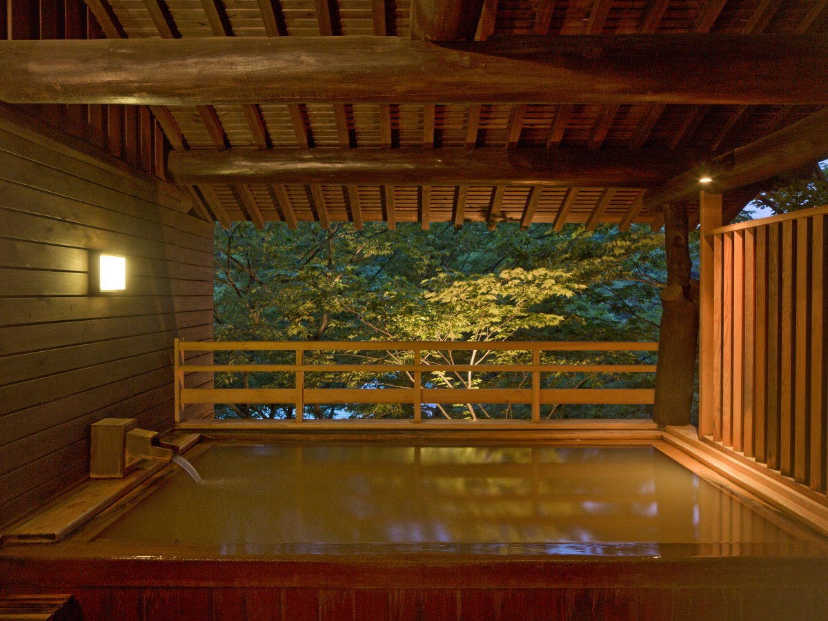岸権旅館 ～ 石段街隣接 希少源泉「黄金の湯」の宿 ～