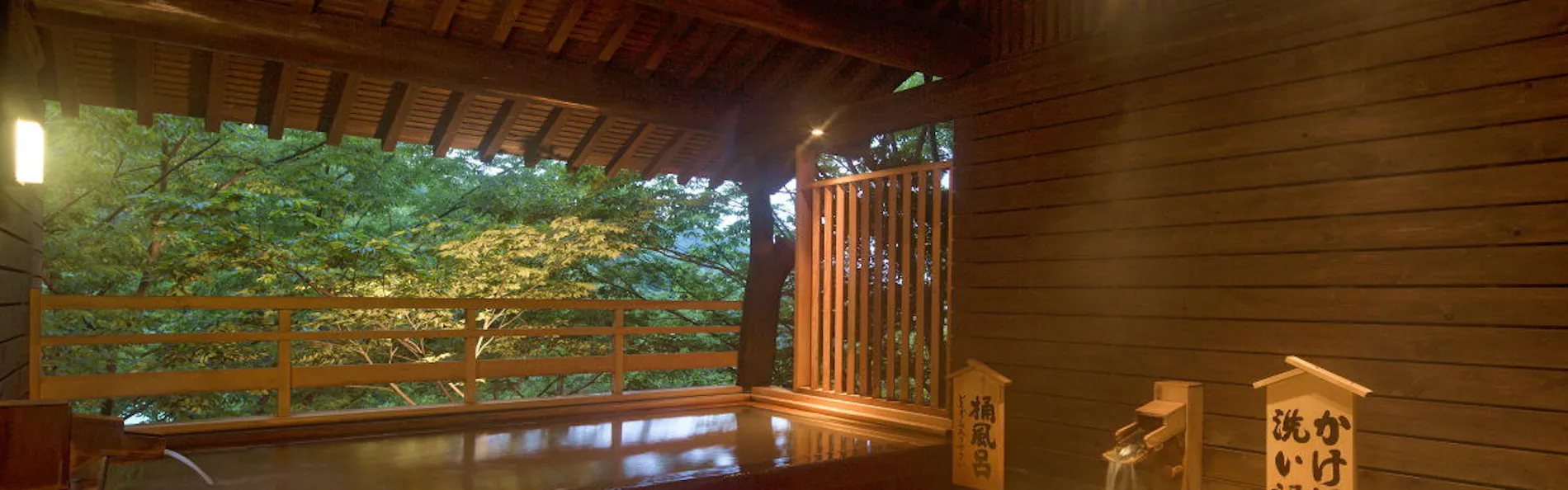 岸権旅館 ~ 石段街隣接 希少源泉「黄金の湯」の宿 ~