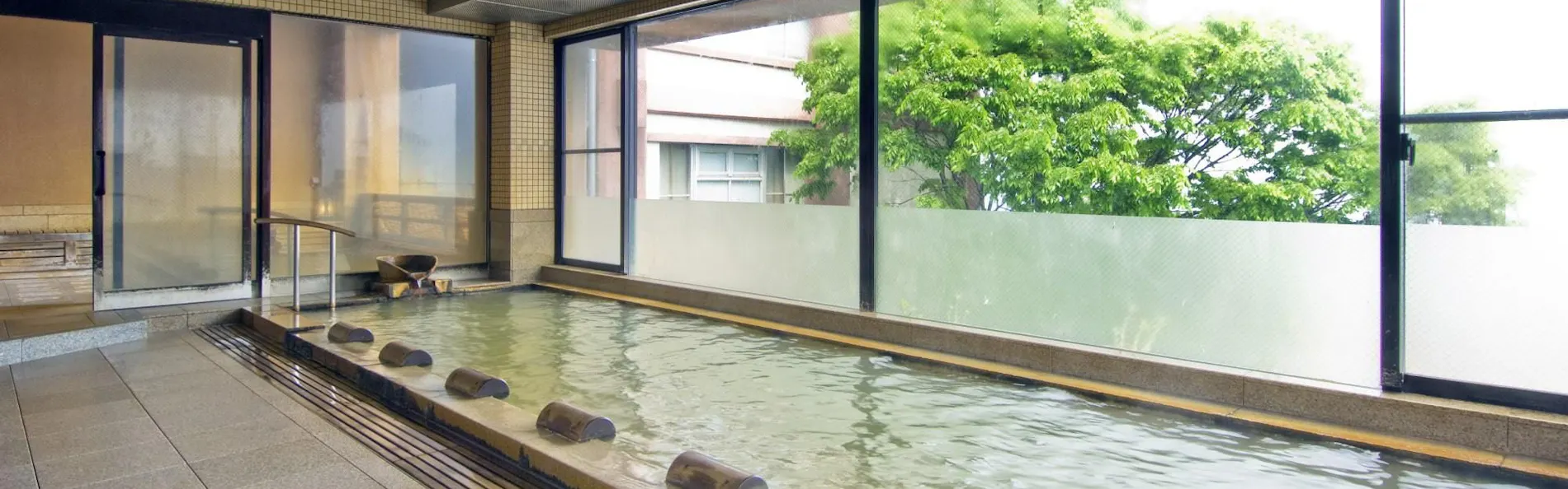 岸権旅館 ~ 石段街隣接 希少源泉「黄金の湯」の宿 ~