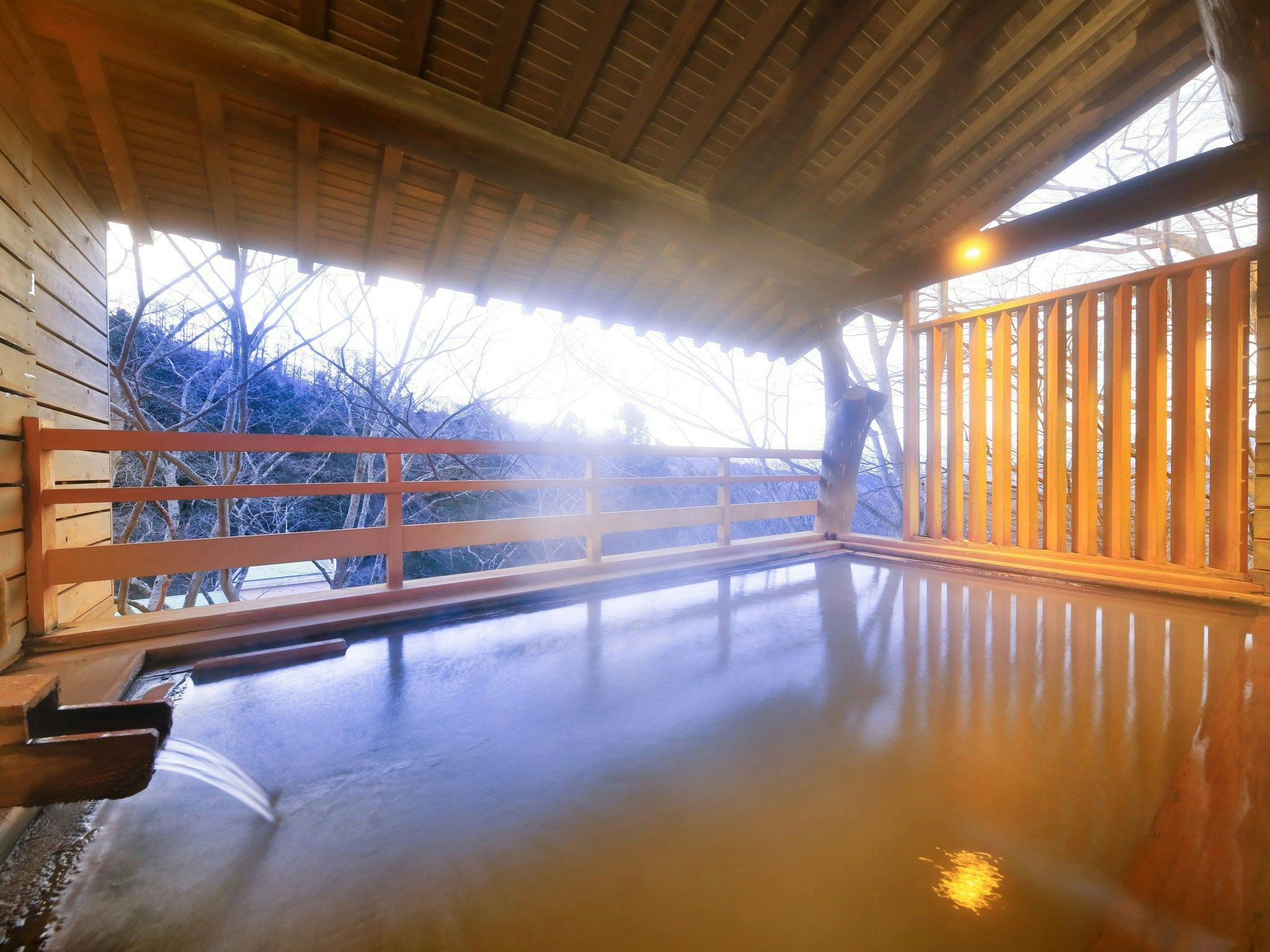 岸権旅館 ～ 石段街隣接 希少源泉「黄金の湯」の宿 ～