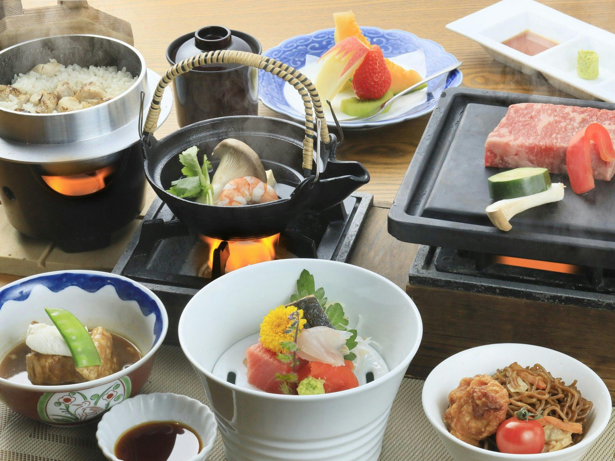岸権旅館 ～ 石段街隣接 希少源泉「黄金の湯」の宿 ～