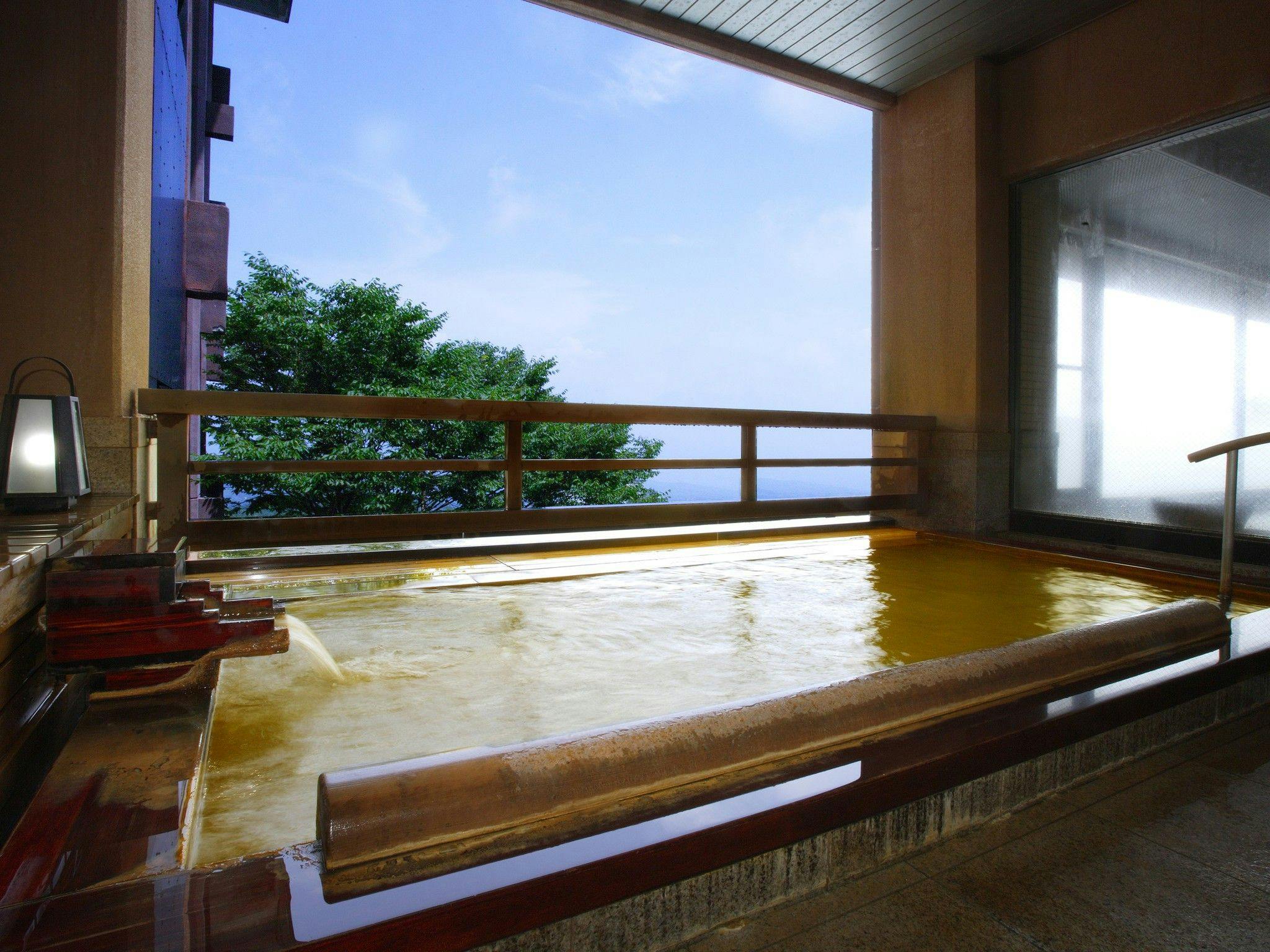 岸権旅館 ～ 石段街隣接 希少源泉「黄金の湯」の宿 ～
