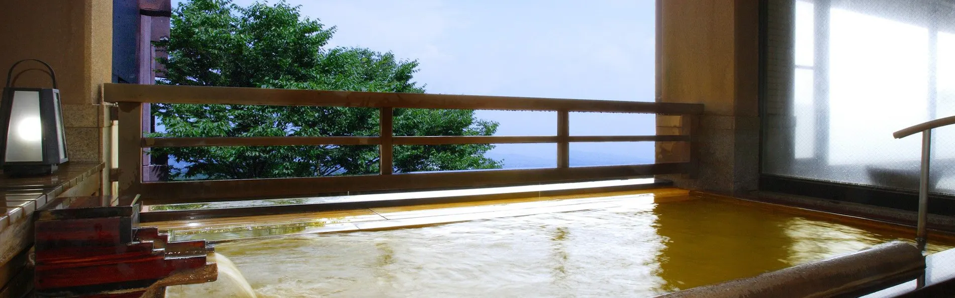 岸権旅館 ~ 石段街隣接 希少源泉「黄金の湯」の宿 ~