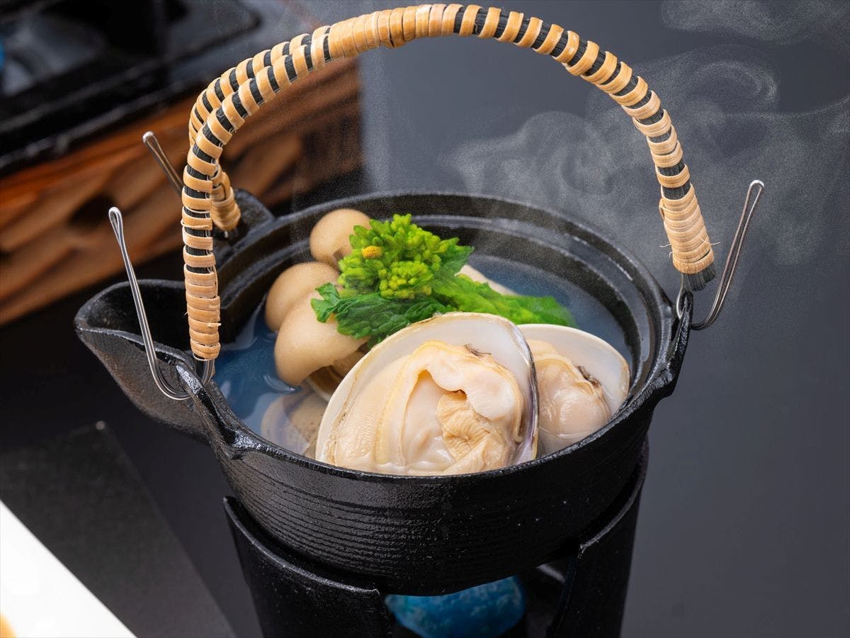 岸権旅館 ～ 石段街隣接 希少源泉「黄金の湯」の宿 ～