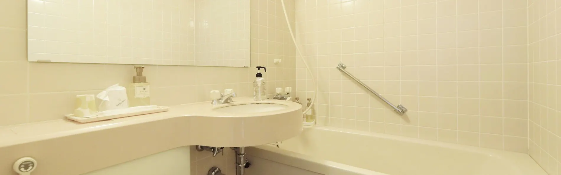 岸権旅館 ~ 石段街隣接 希少源泉「黄金の湯」の宿 ~