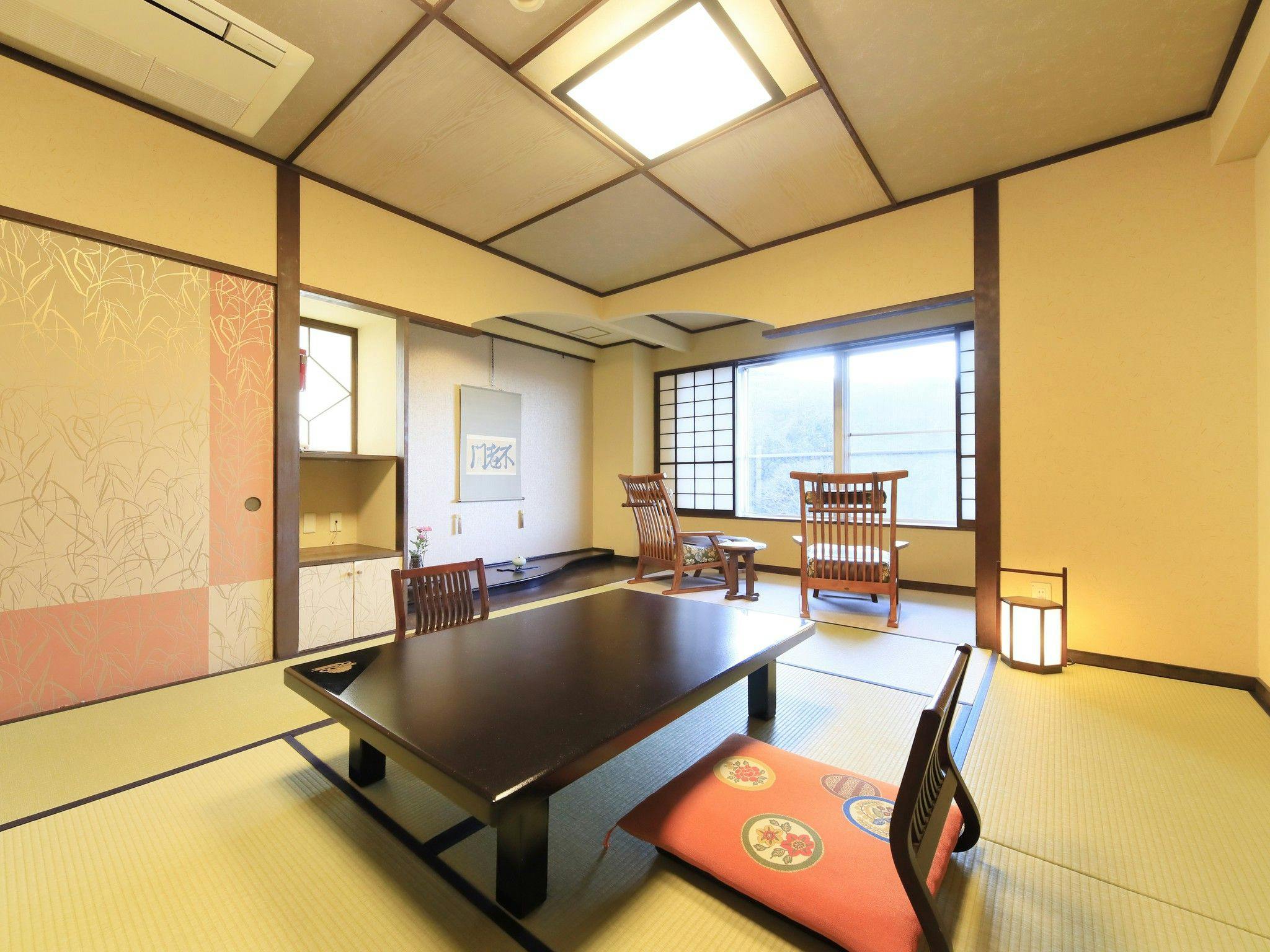 岸権旅館 ～ 石段街隣接 希少源泉「黄金の湯」の宿 ～
