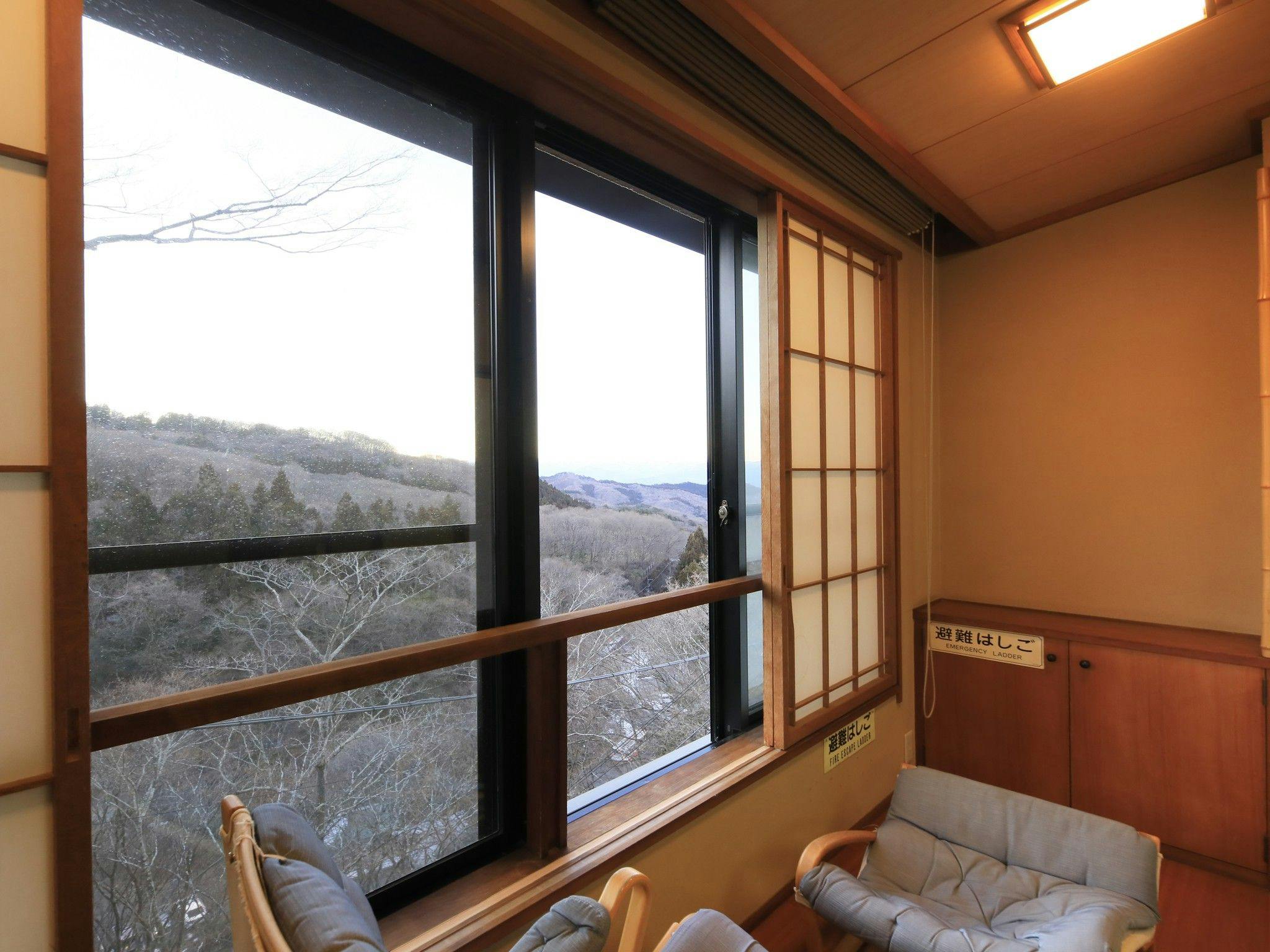 岸権旅館 ～ 石段街隣接 希少源泉「黄金の湯」の宿 ～