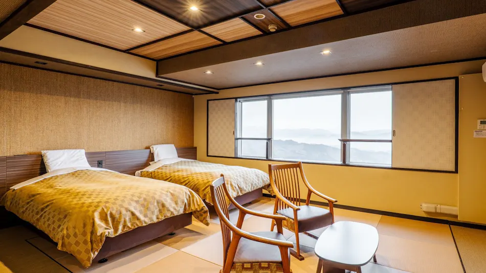 Kishigon Ryokan ~ Adjacent to Stone Steps Street, Rare Hot Spring "Golden Water" Inn ~