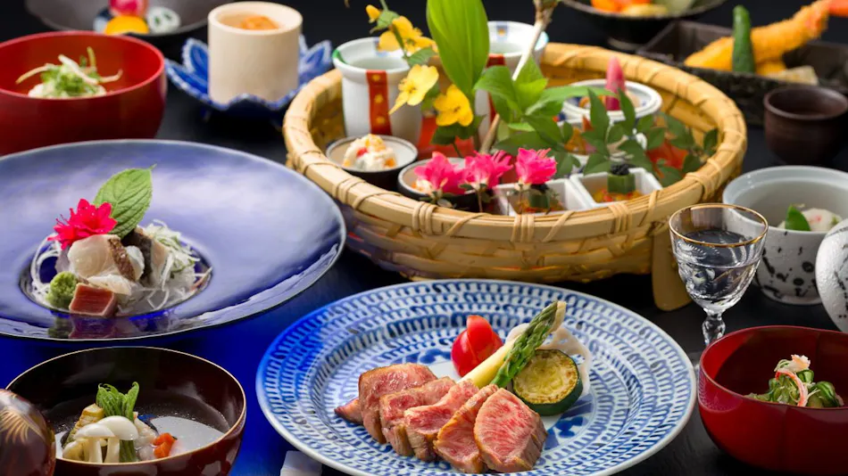 Kishigon Ryokan ~ Adjacent to Stone Steps Street, Rare Hot Spring "Golden Water" Inn ~