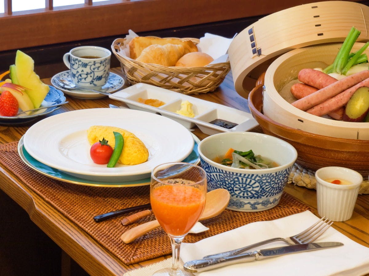 岸権旅館 ～ 石段街隣接 希少源泉「黄金の湯」の宿 ～