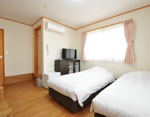 【201号室】二面採光で明るいお部屋です！