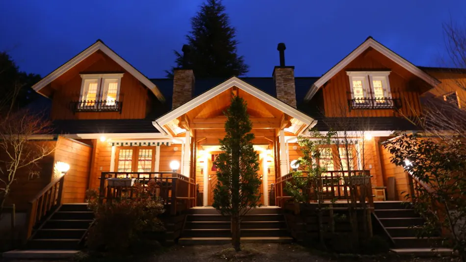 Private Resort Pine Tree