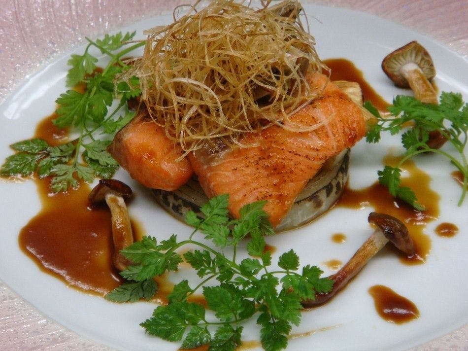 ご夕食一例：甲斐サーモンの焼き物