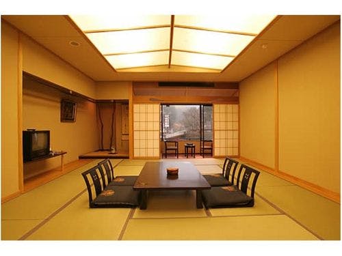 特別室「菊の間」(和室15畳＋8畳）