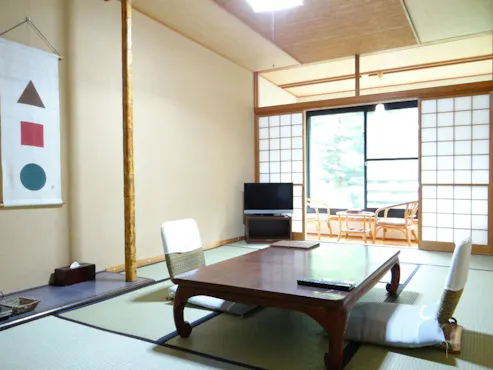 ตัวอย่างห้องพักฝั่งตะวันออก (พร้อมห้องน้ำล้างน้ำอุ่น)