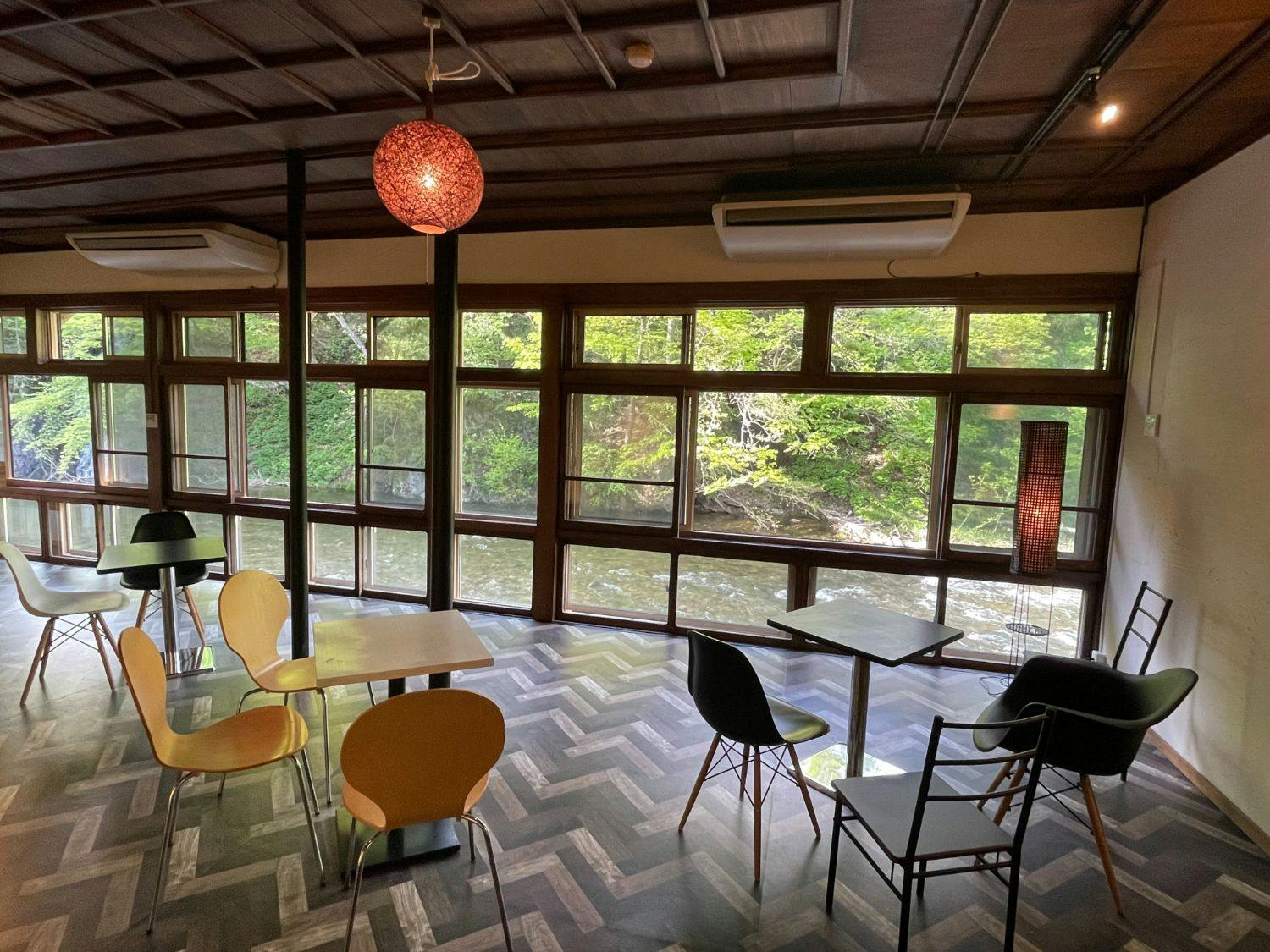 日本一深い天然自噴岩風呂を有す藤三旅館（登録有形文化財）