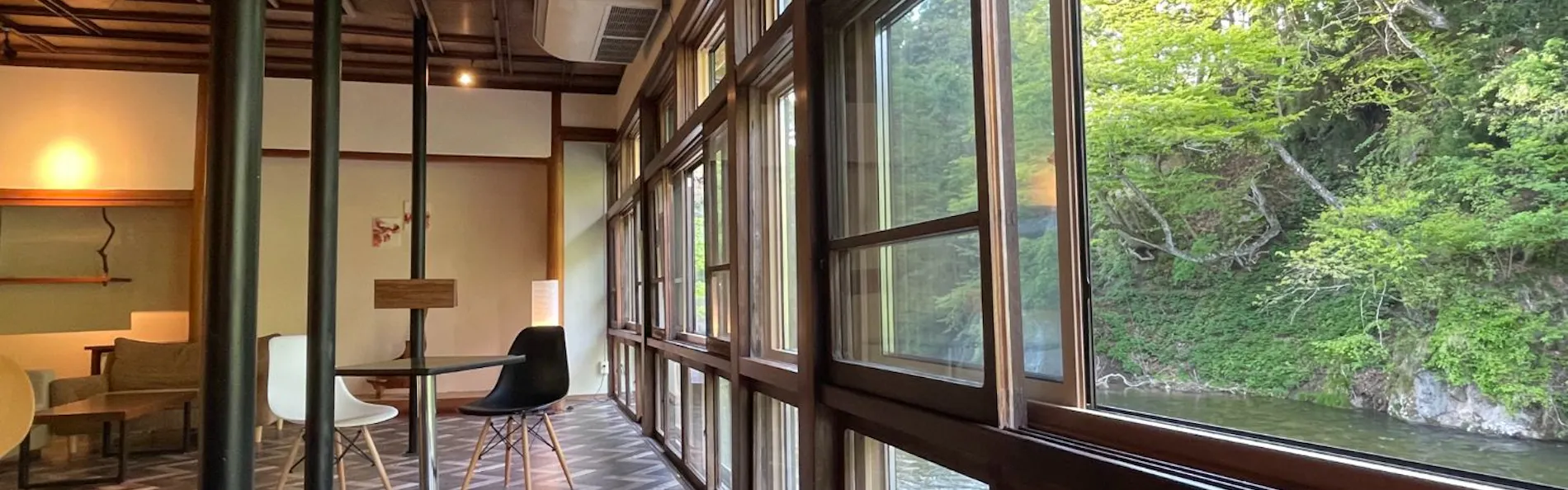 日本一深い天然自噴岩風呂を有す藤三旅館(登録有形文化財)