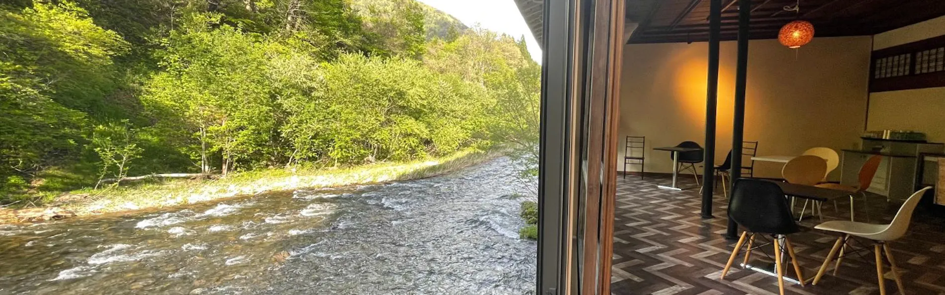 日本一深い天然自噴岩風呂を有す藤三旅館(登録有形文化財)