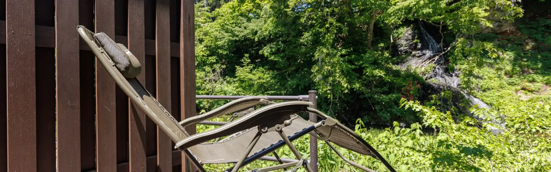 日本一深い天然自噴岩風呂を有す藤三旅館(登録有形文化財)