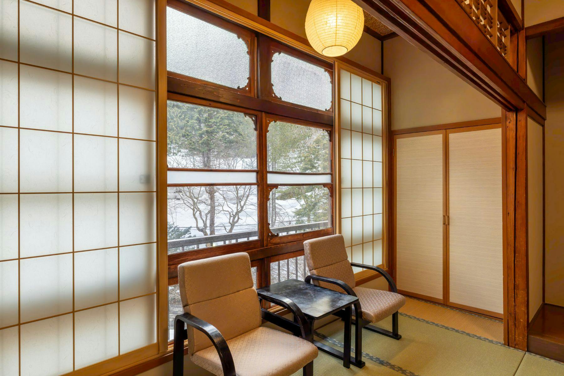 日本一深い天然自噴岩風呂を有す藤三旅館（登録有形文化財