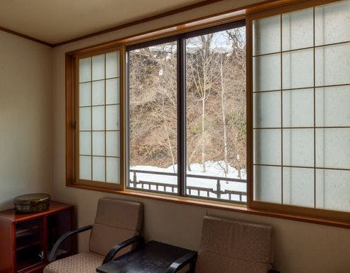 渓流を望む【和室８畳】別館１階　鉄筋建築