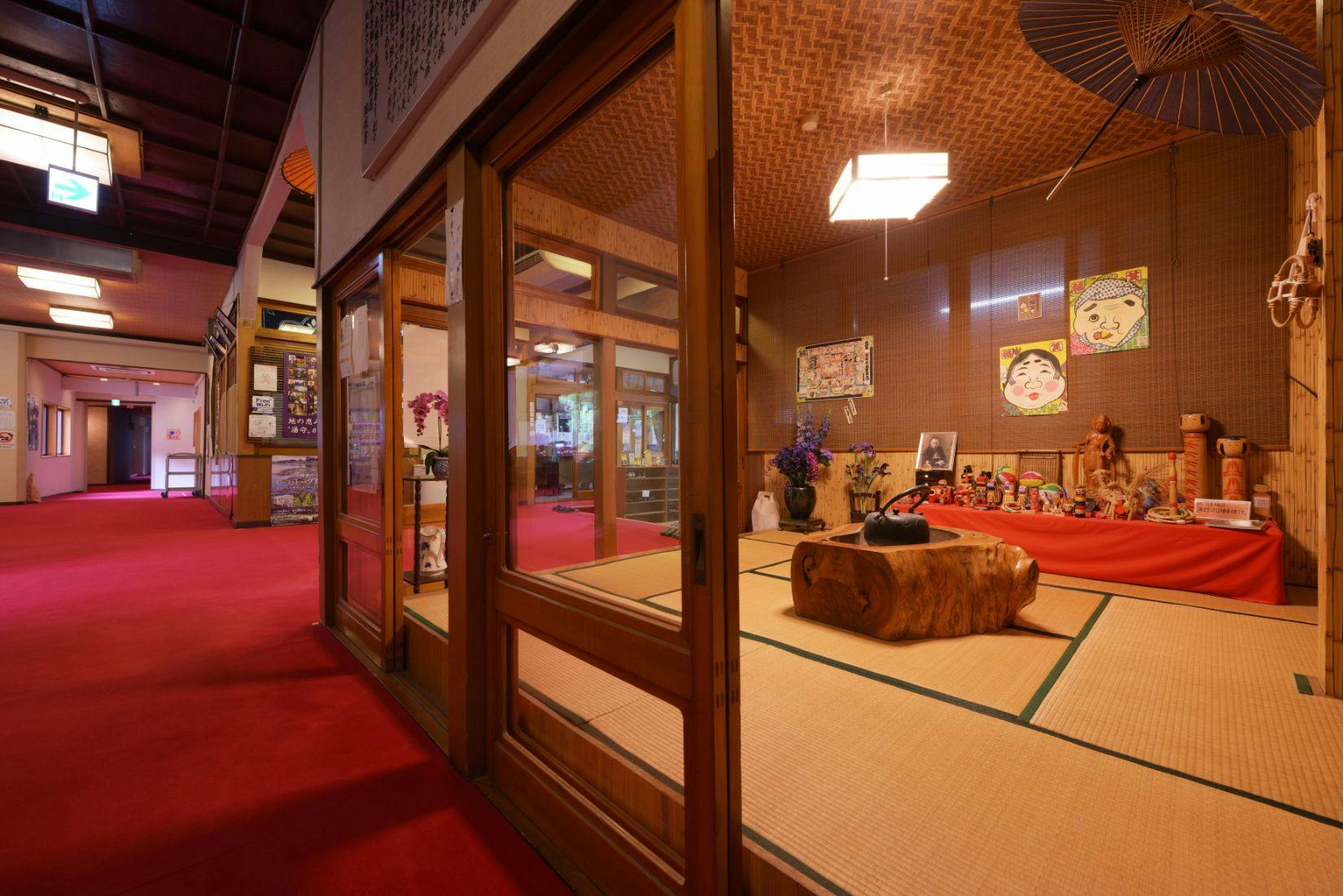 日本一深い天然自噴岩風呂を有す藤三旅館（登録有形文化財）