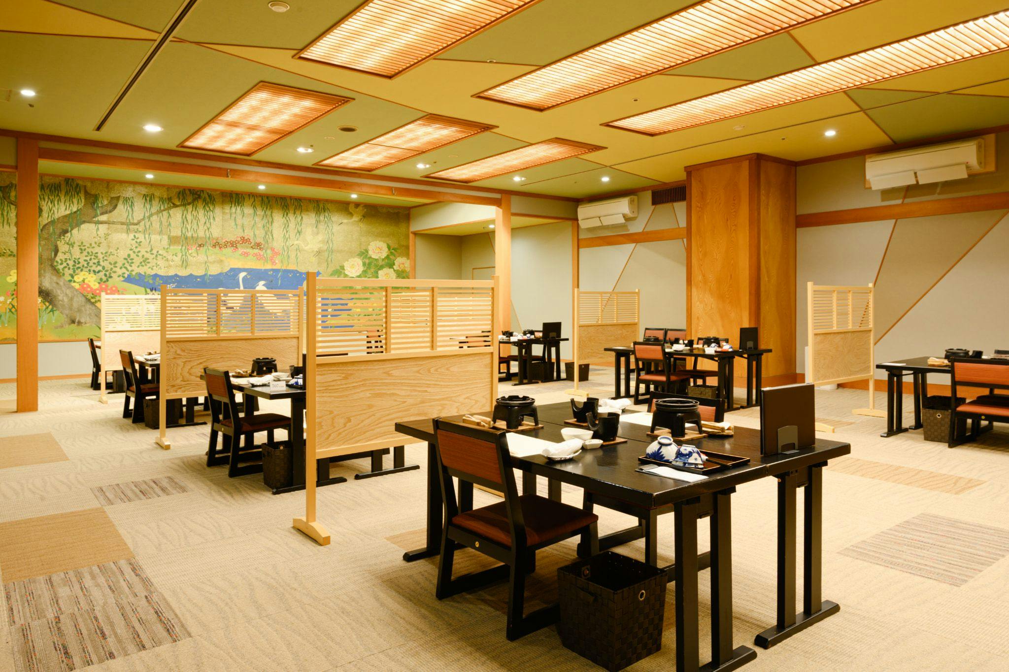 2Fお食事処　※お食事処は複数ございます