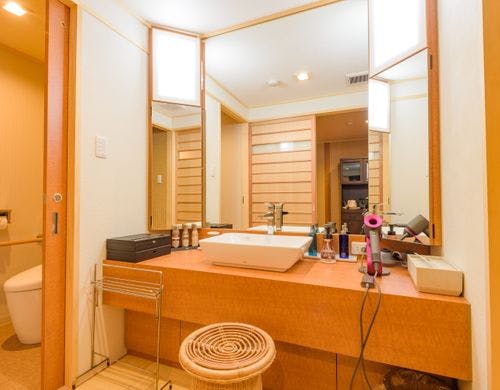 【半露天風呂付特別客室】洗面・トイレ