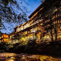 ~鶴仙渓の対岸からの外観~