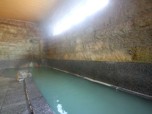 お湯の色の変化がある珍しい温泉です。