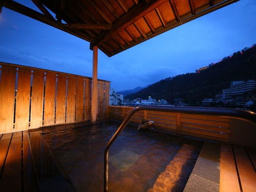 夜空を眺めることができます。