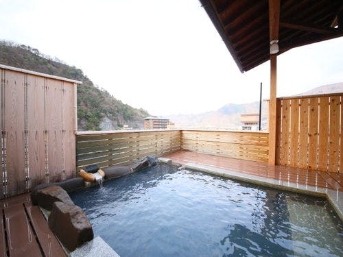 2014年リニューアル。鉄平石使用