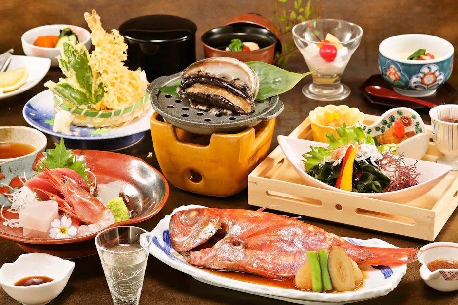 ホテル伊豆急 小金目鯛と鮑付きのご夕食一例（イメージ）