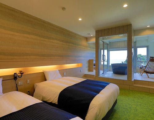 本館5階海側広めの眺望風呂付ツイン一例