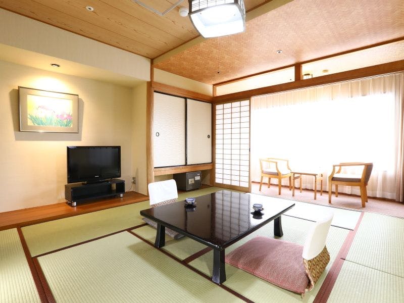 ห้องสไตล์ญี่ปุ่นในอาคารหลัก (ภาพ)