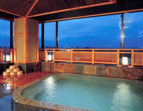 石造りの落ち着いた佇まいの貸切展望風呂