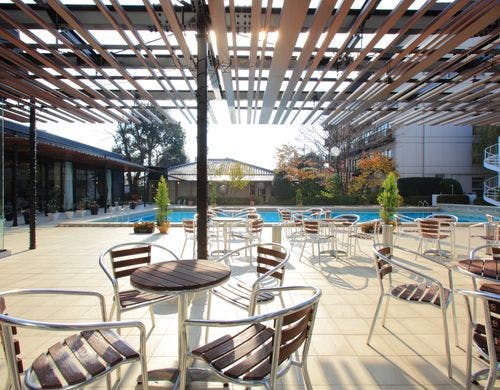 プールサイドでのんびりリラックス